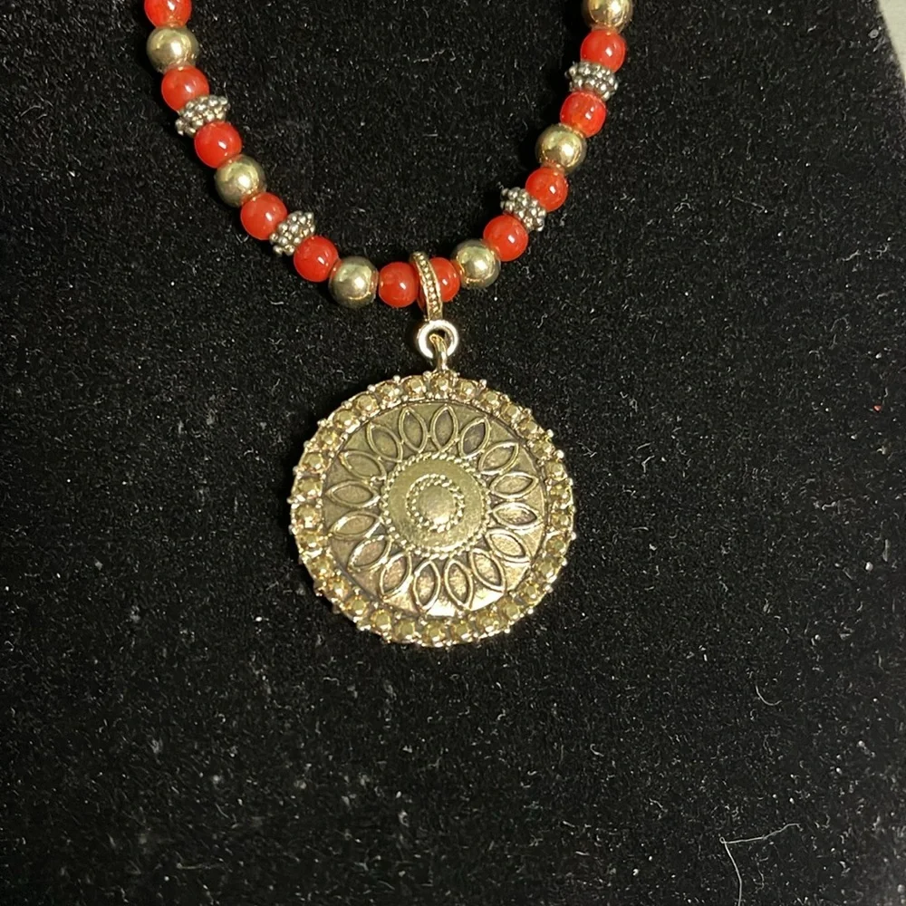 VINTAGE NAPIER CORNELIAN RED BEADS & GOLD TONE BEADS SUNDIAL MEDALLION NECKLACE - Picture 11 of 12